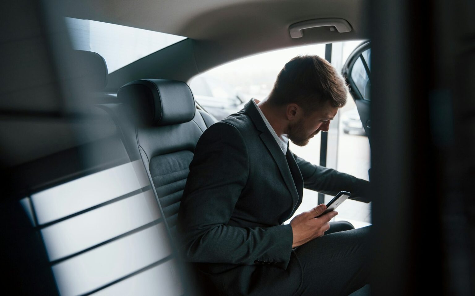 Intérieur berline de luxe VTC - chauffeur privé confort haut de gamme